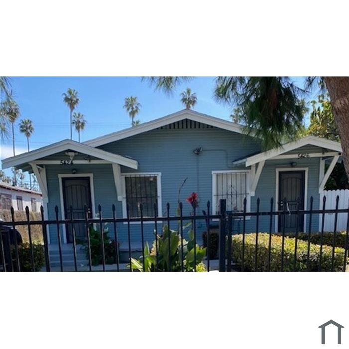 5426 S Van Ness Ave